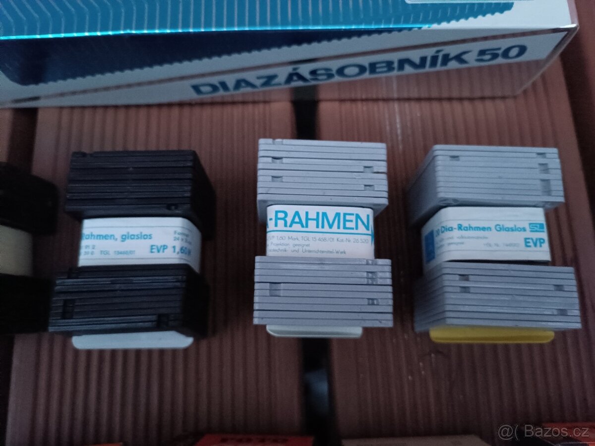 Retro nové zásobníky na diapozitivy a kinofilm. - 5