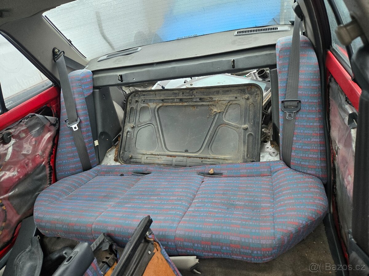 Interiér mazda 323 BG - 5