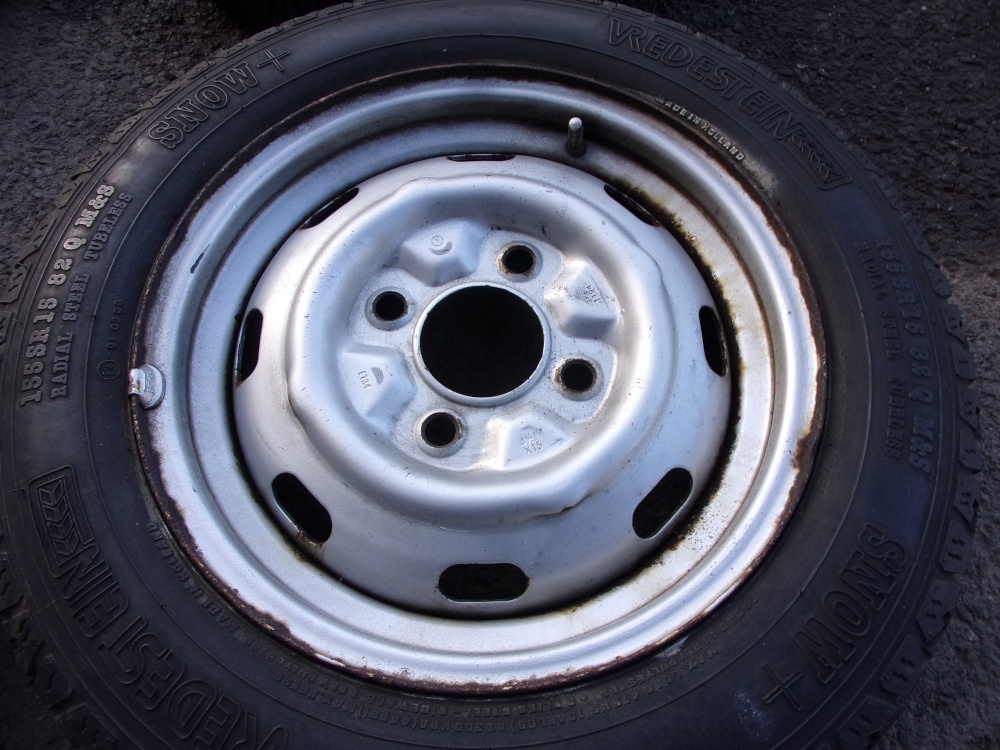 Sada kol VW Brouk 4x15 ET34 4x130x79 + pneu 155/15 - 5