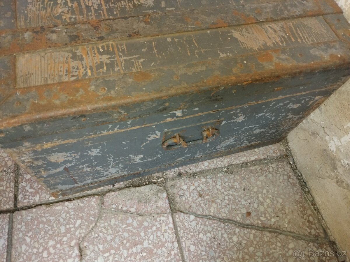Dřevěný okovaný kufr 3 zámky - 5