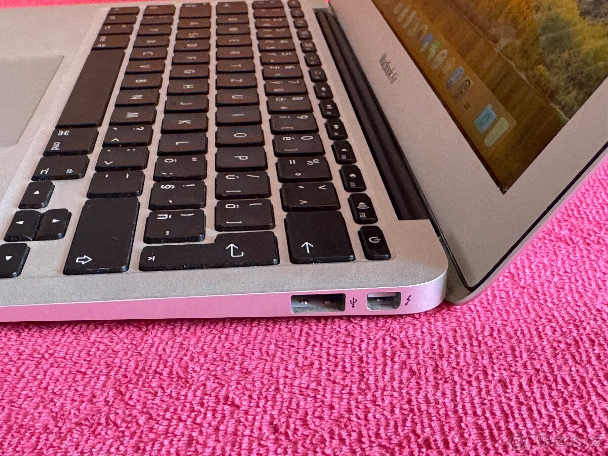 Macbook Air 11 2010 - 5