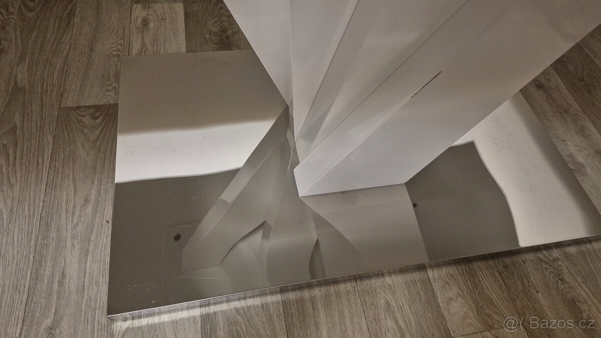 Prodám jídelní set, stůl 160 cm + 4 židle - 5