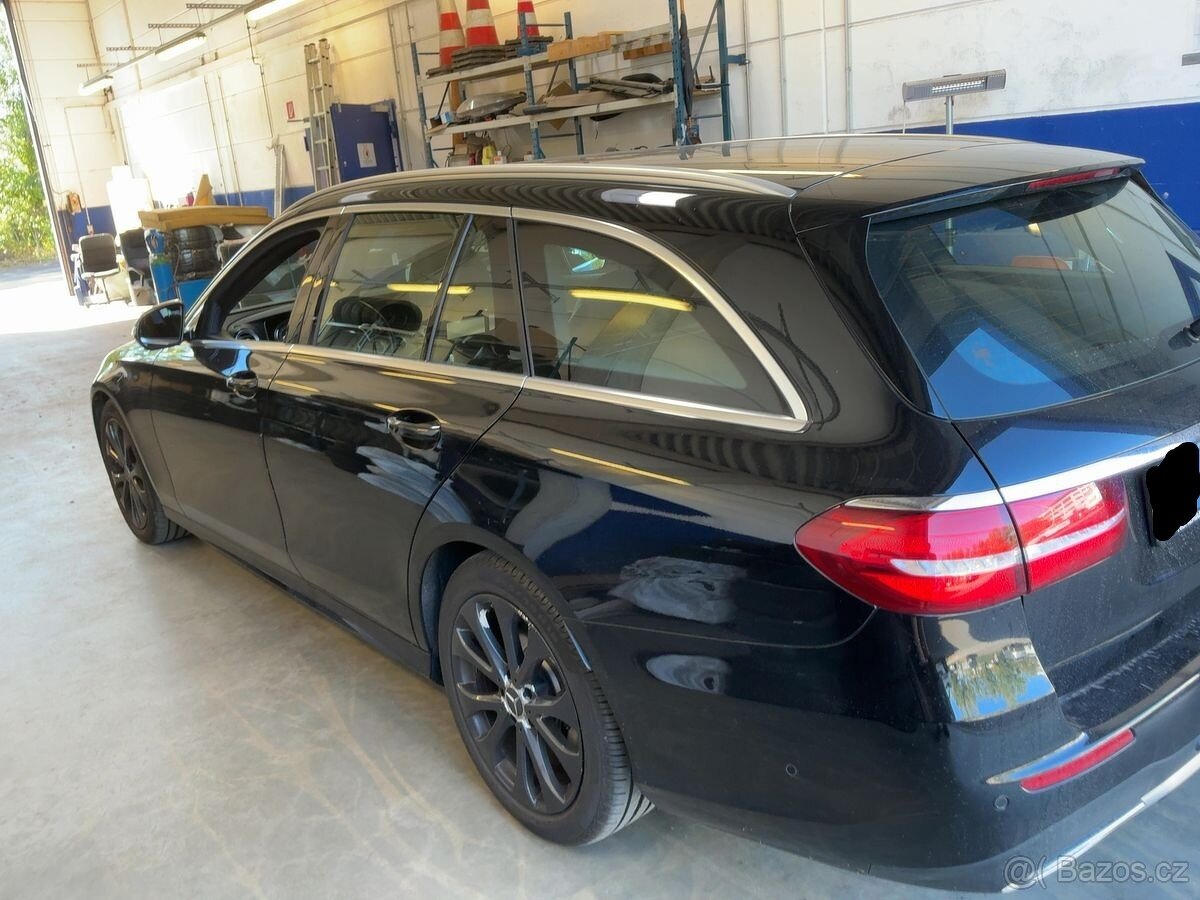 Perodám Mercedes-Benz E350d AMG Line DPH - 5