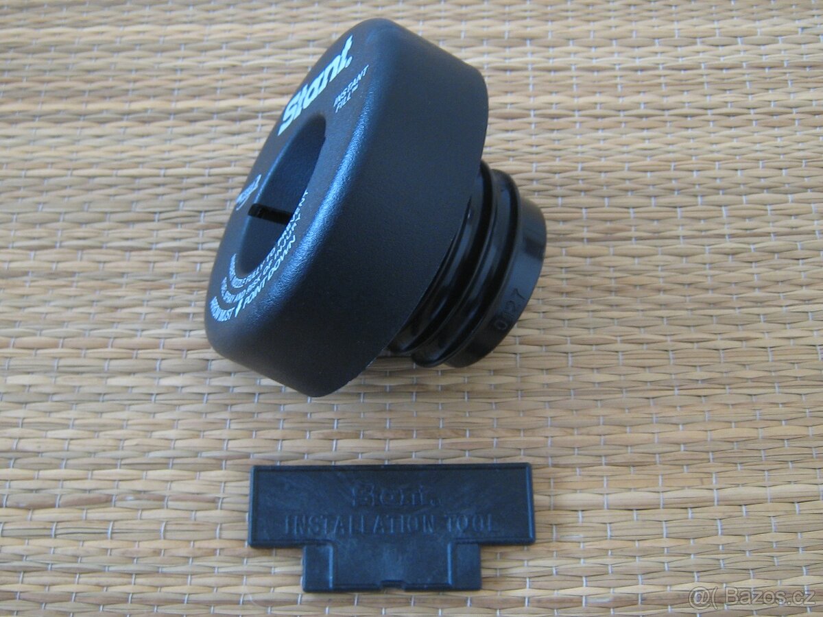 Nové víčko palivové nádrže STANT Nascar pro Mazda / Ford - 5