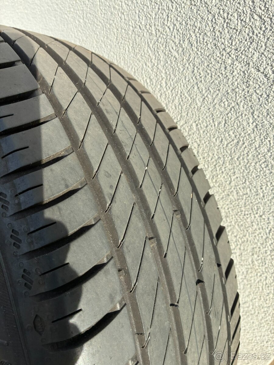 Prodám letní pneu Kleber 205/55 R16 - 5