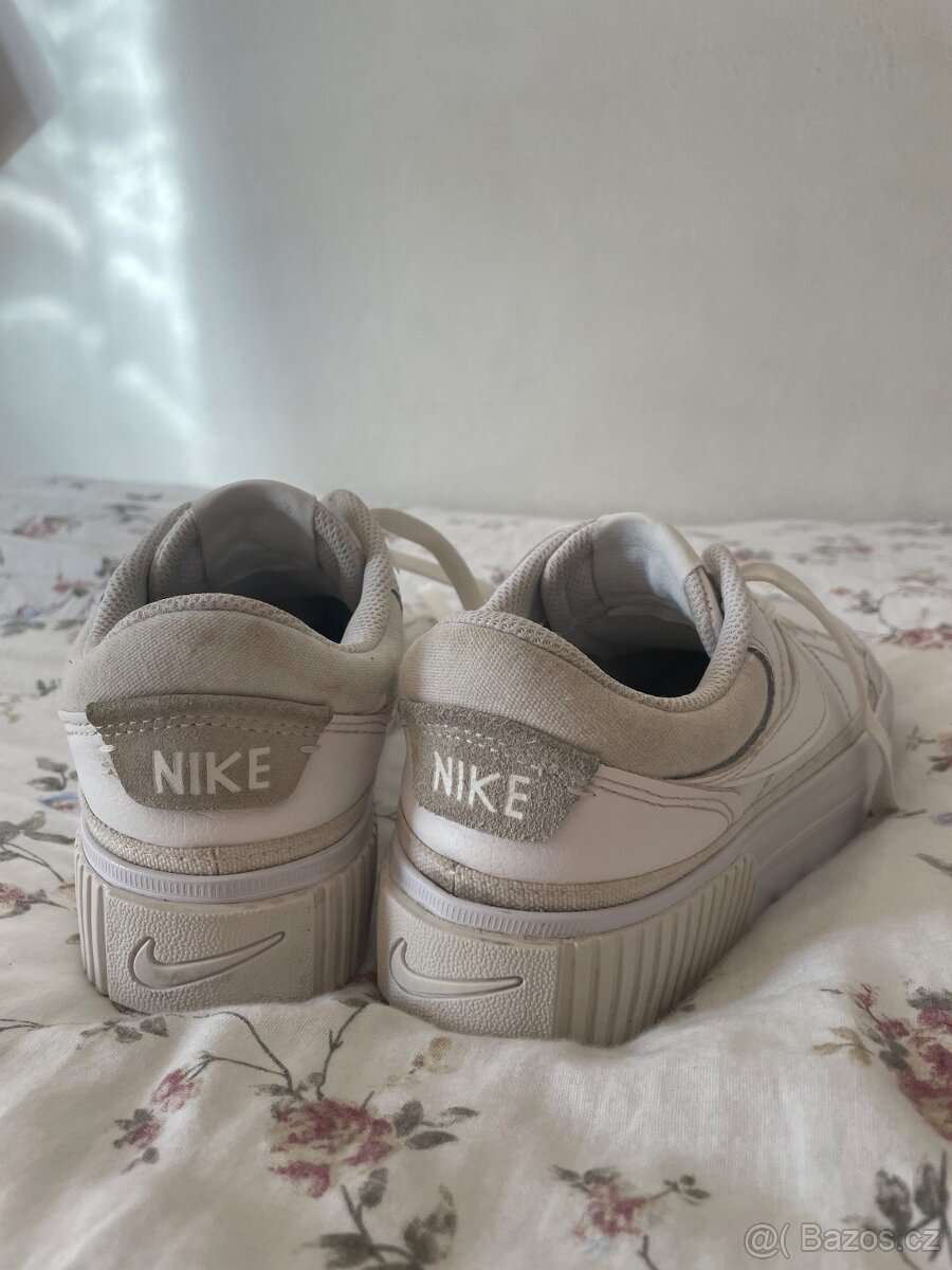 Bílé tenisky Nike - 5