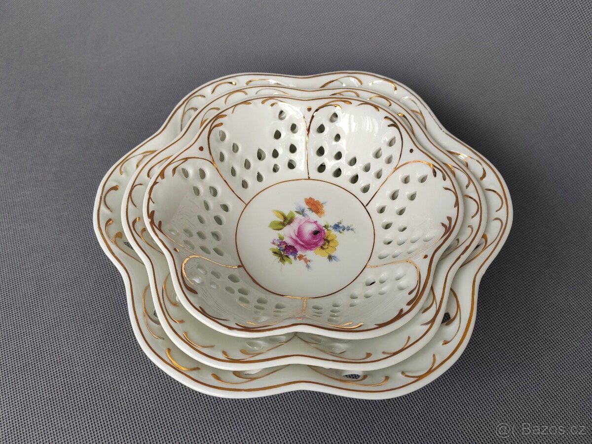 Sada krásných prolamovaných porcelánových košíku - 5