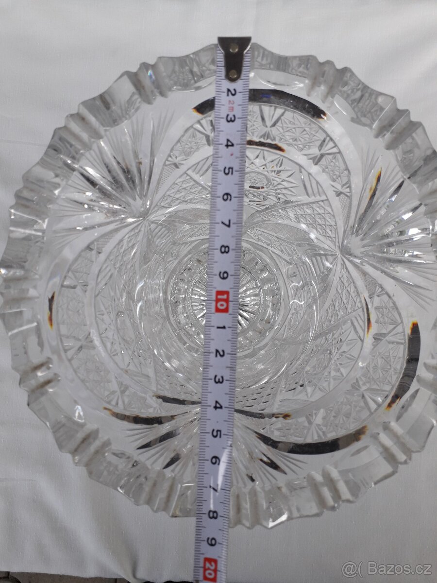 Prodám broušenou, křištálovou vázu viz foto. Výška 30 cm. - 5