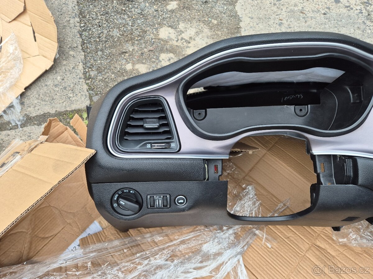 Přístrojová deska Dodge Challenger 2016+ - 5