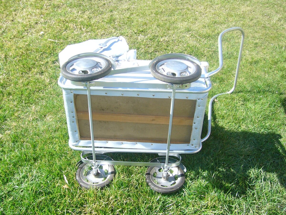 STAROŽITNÝ KOČÁREK PRO PANENKY - 5