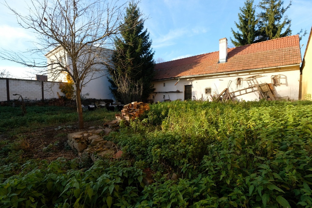 Krásný pozemek v Šumicích - 5