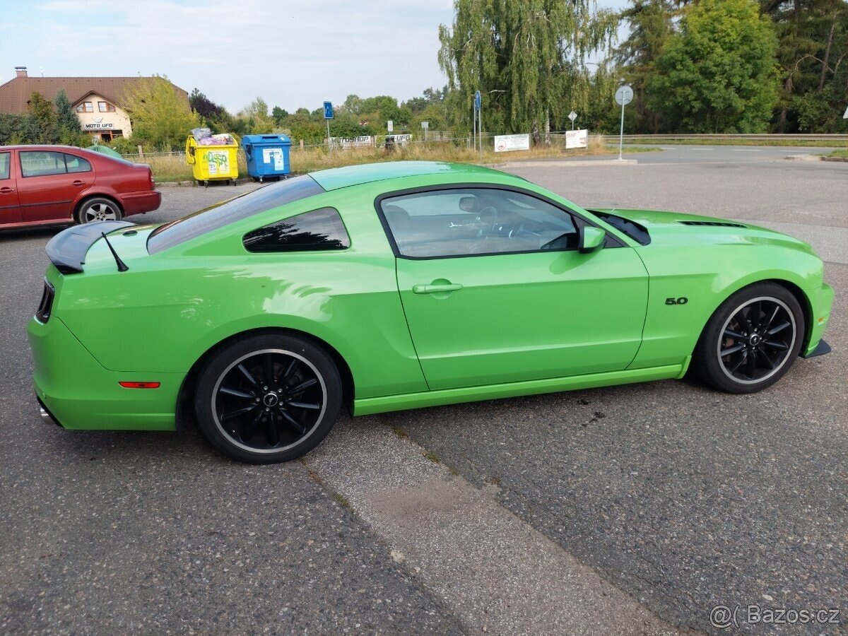 Ford mustang 5.0 GT manuál - 5