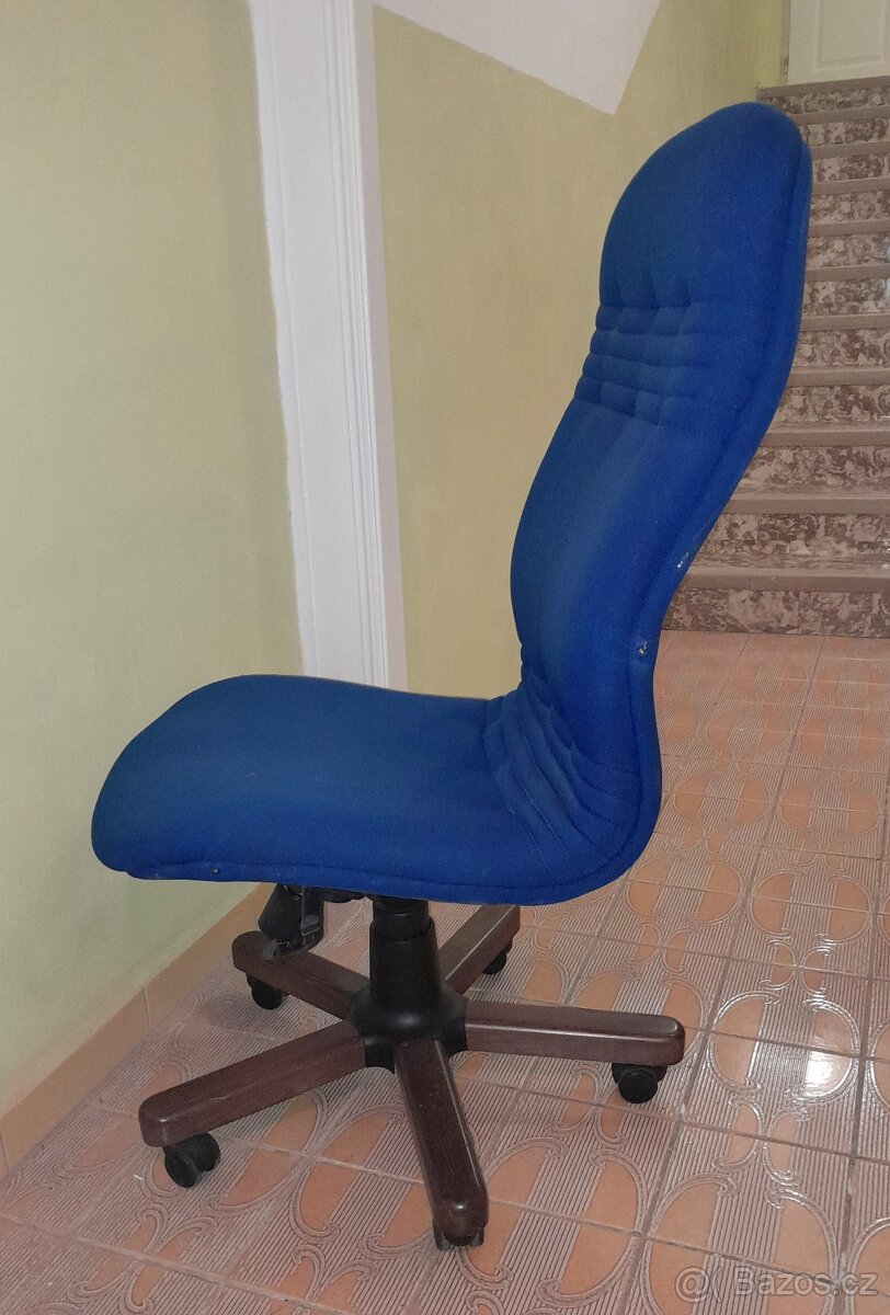 Kancelářská židle křeslo otočná kolečková Jihlava - 5