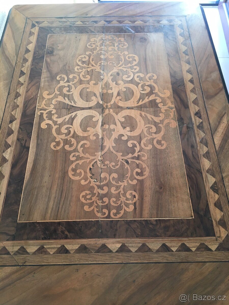 STAROZITNY INTARZOVANY STOLEK - 5