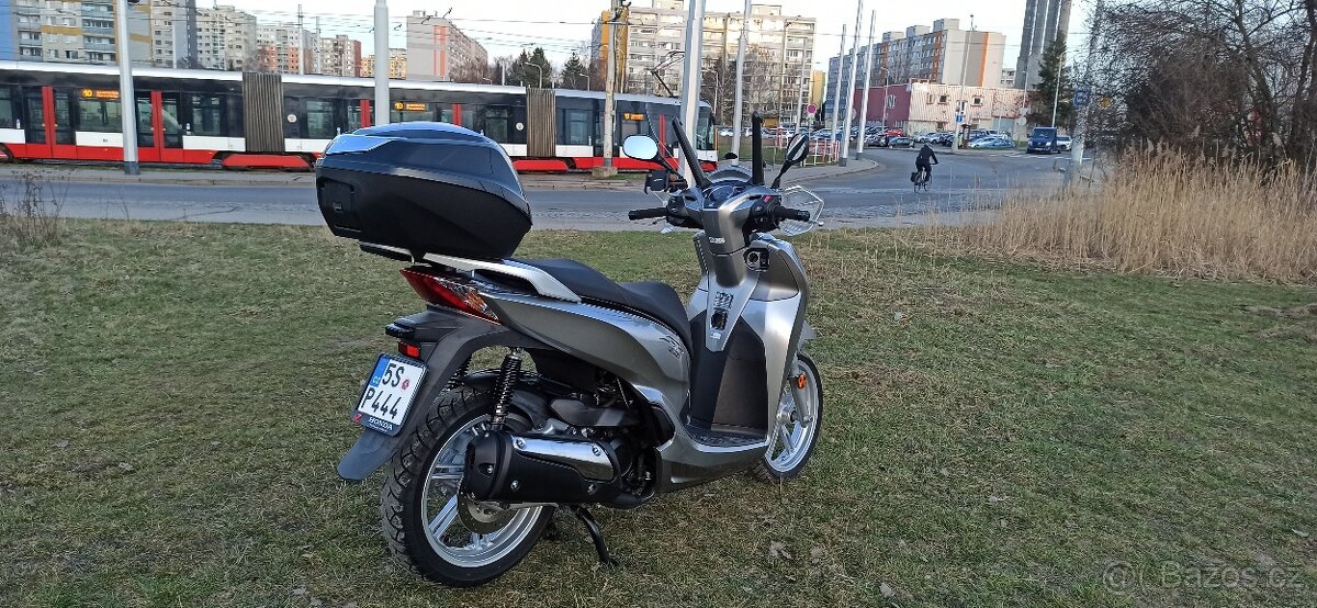 Honda SH300 - 5