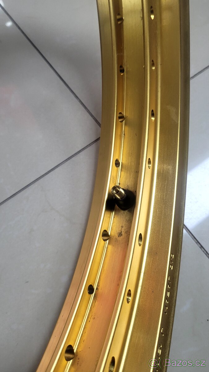 Přední ráfek na Suzuki V-Strom 1050XT - 5