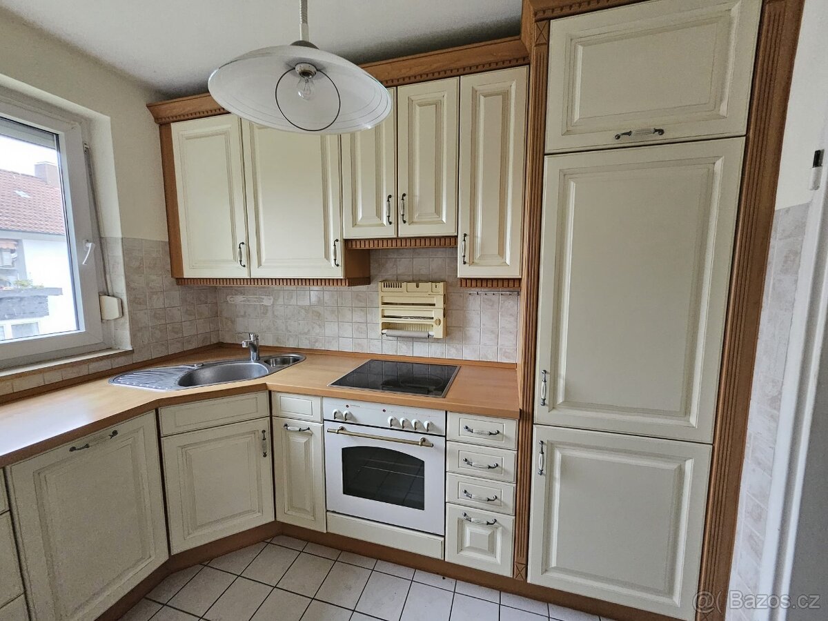 Moderní kuchyňská linka se spotřebiči - 5