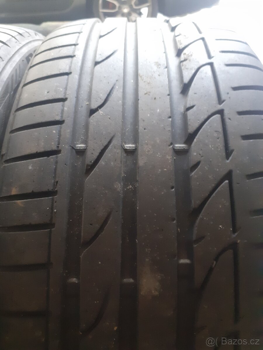 Prodám letní pneu 235/40 R19 - 5