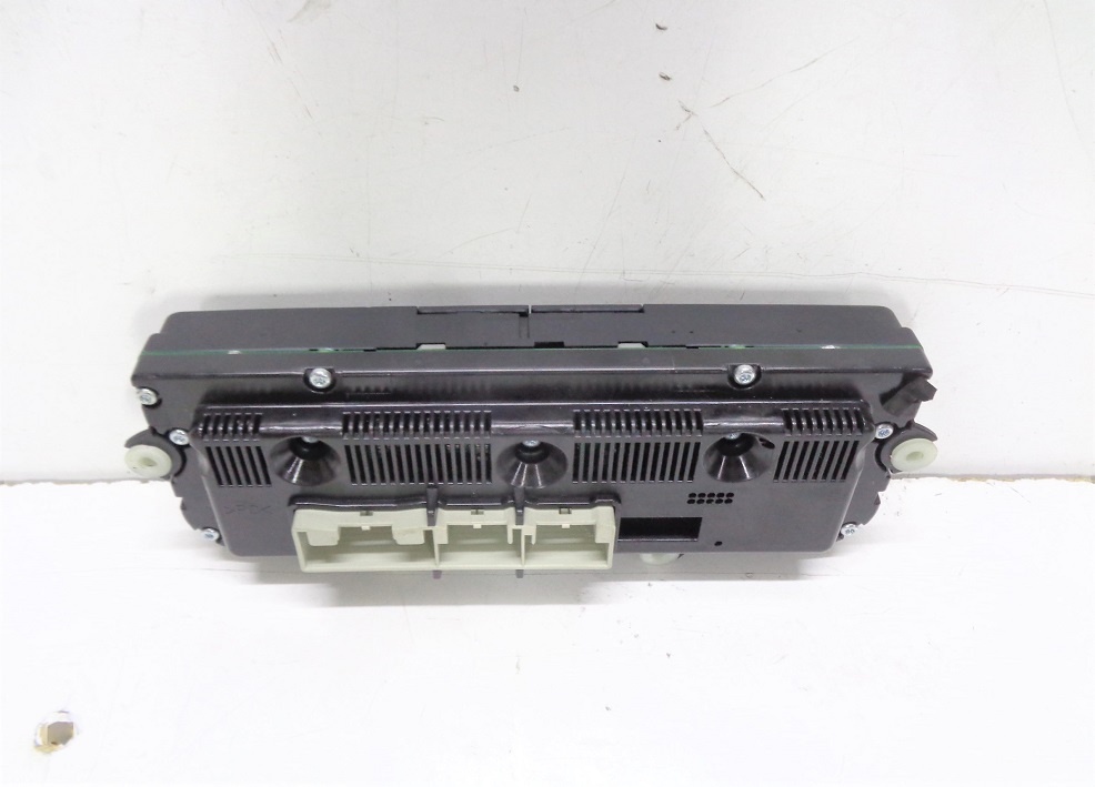 VW Passat B6 ovládací panel klimatizace - klimatronic - 5