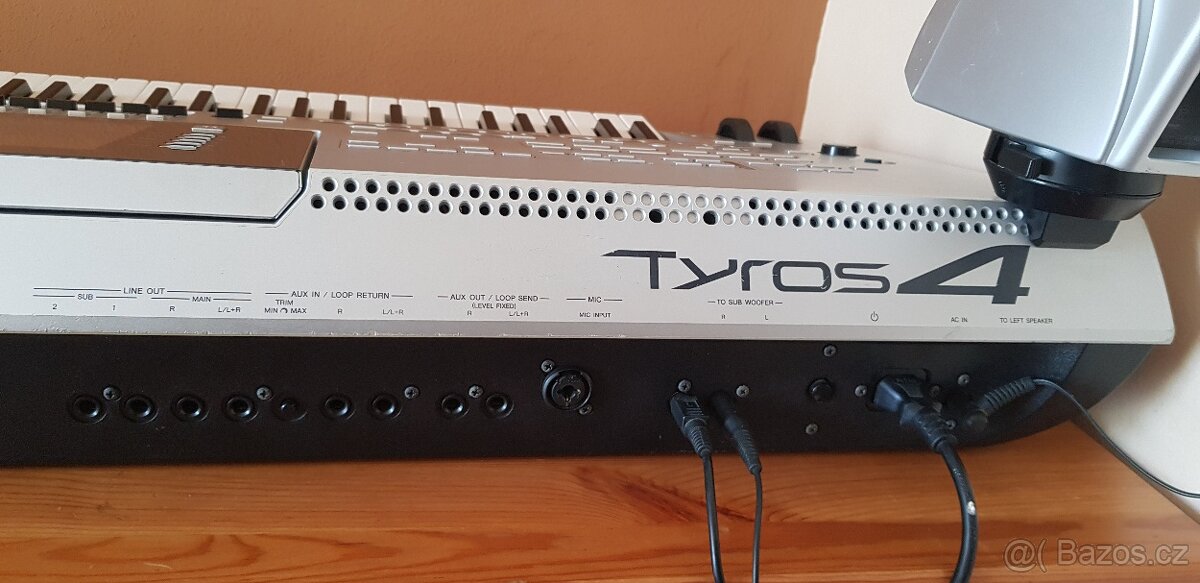 Tyros 4 - 5