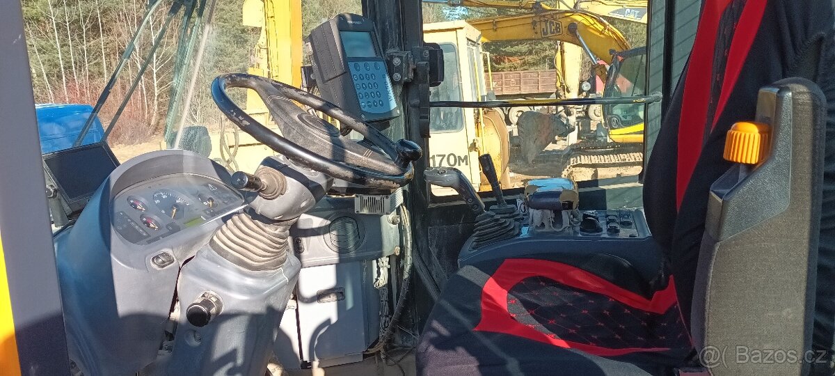 Kolový nakladač Komatsu WA 320-6 - 5