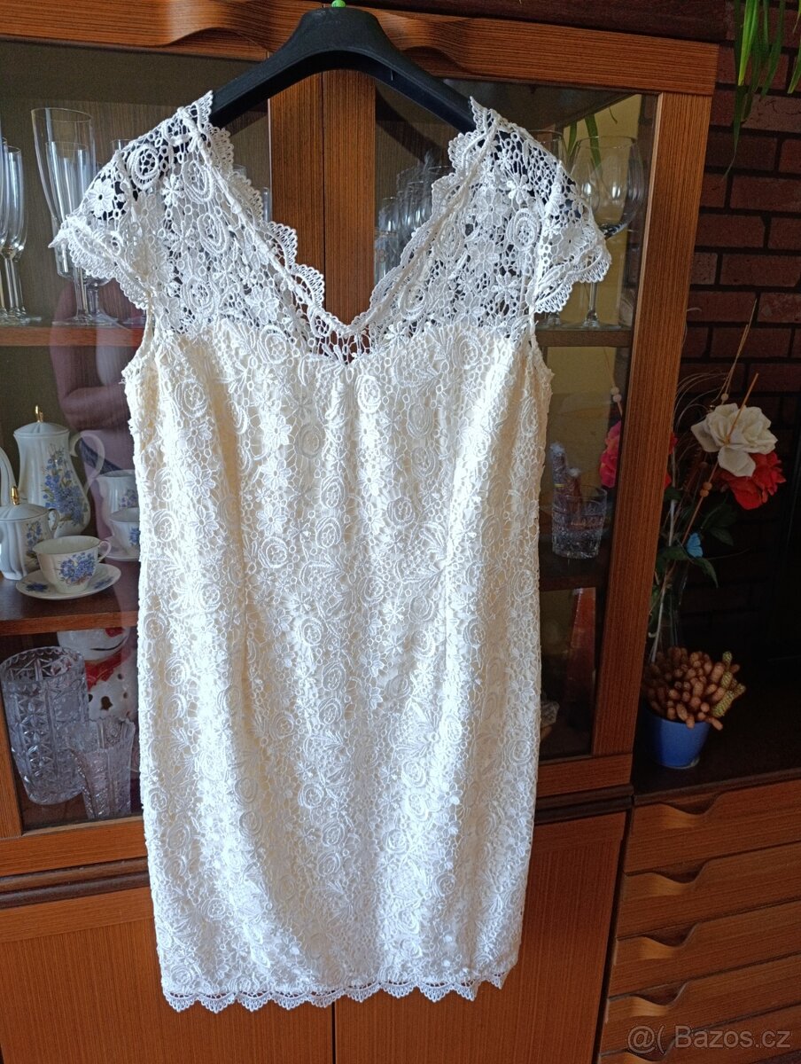 Krajkové pouzdrové šaty - 5