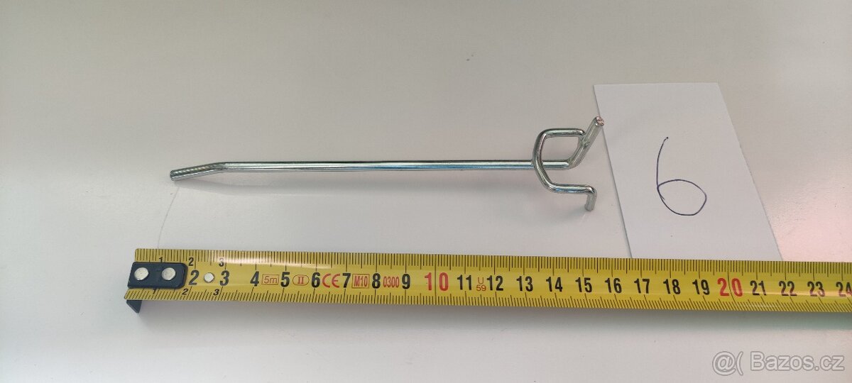 Euroháčky do děrovaných prodejních plechů, stojanů. - 5