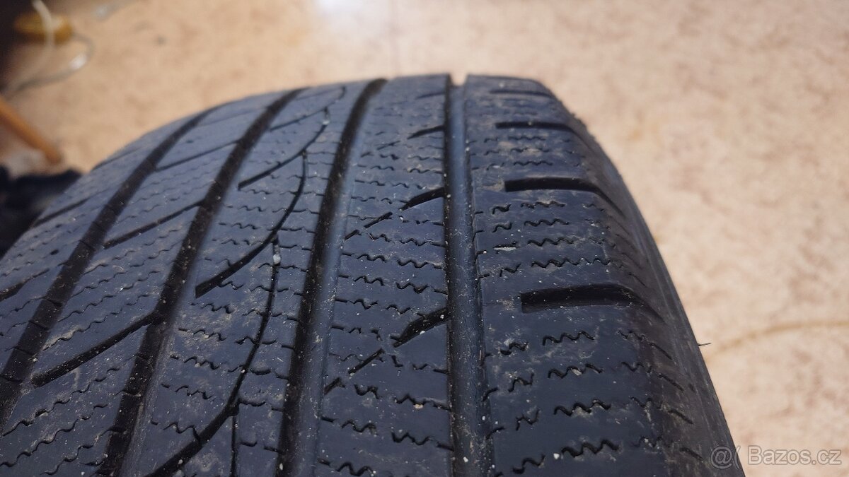 Prodám pneu 235/65/17 - 5