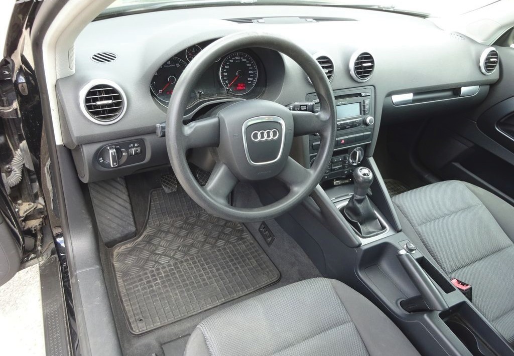 Audi A3, 1.6i (75 kw) r.rv.-2010 KLIMA - 5
