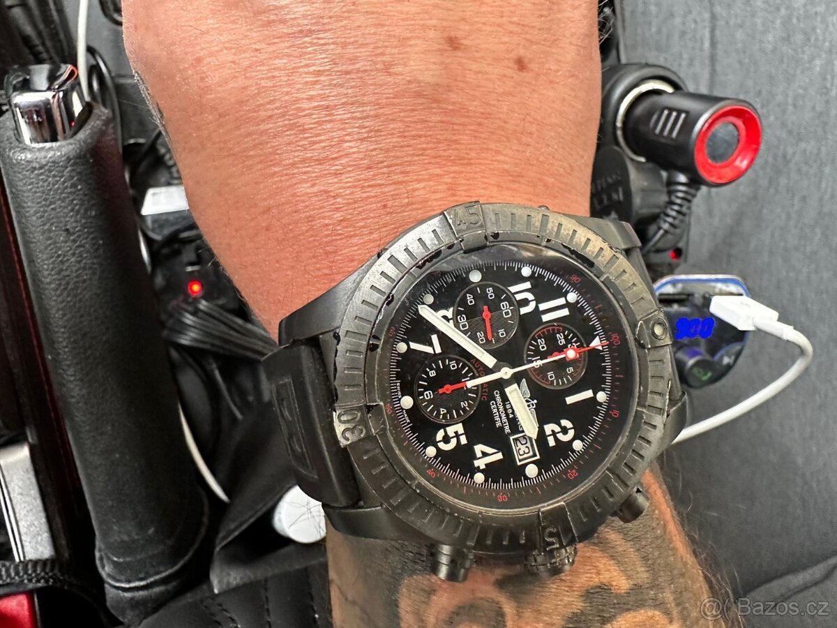 Breitling Super Avenger Blacksteel Chronograph (Ref. M13370) - 5