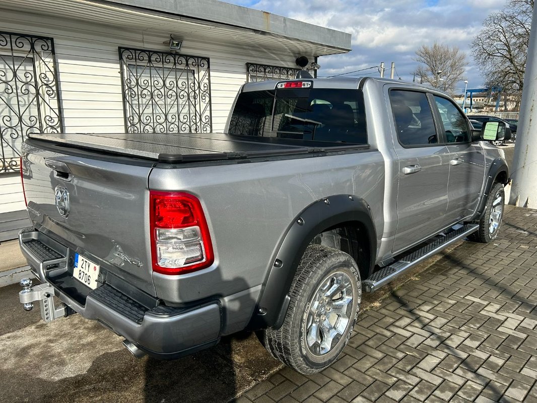 Dodge RAM 1500 5.7 HEMI 4x4 - 5