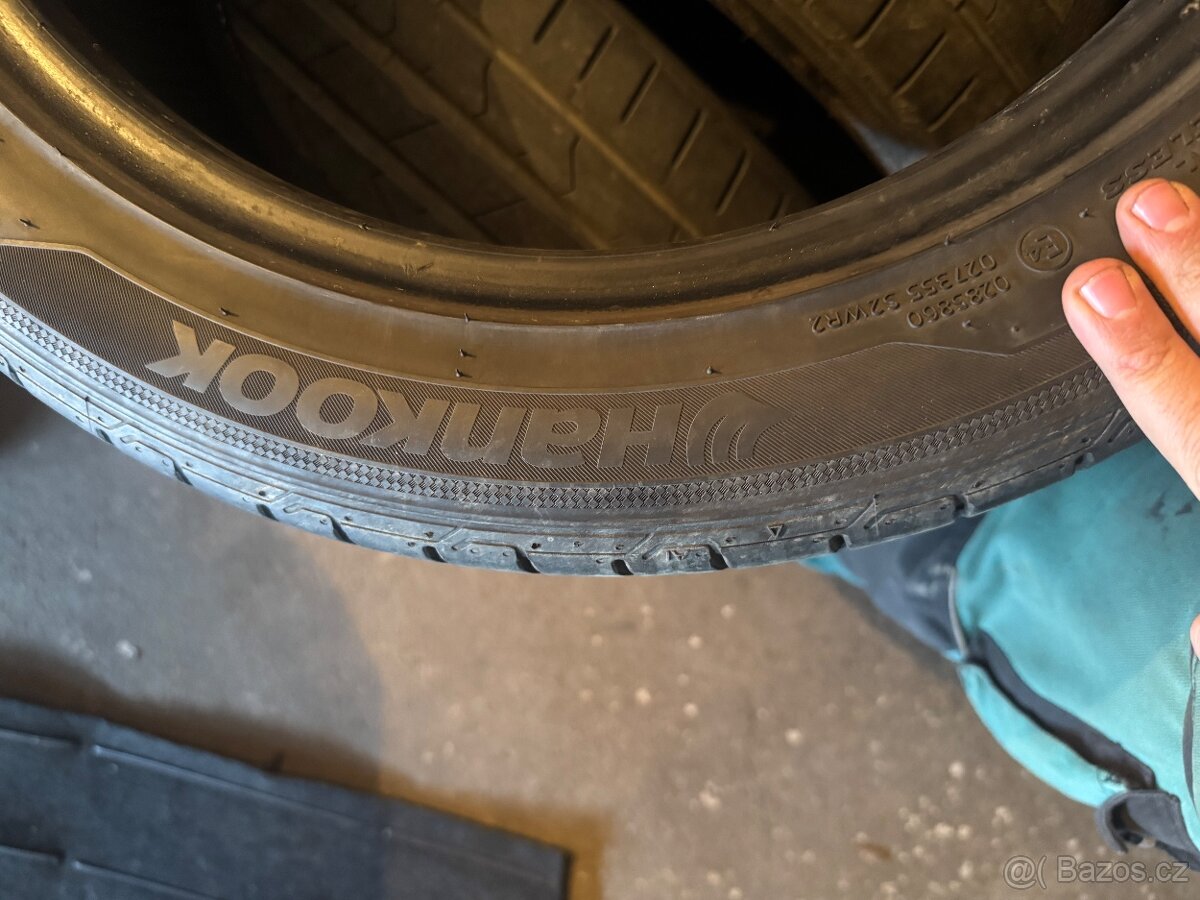 235/45R17 - 5