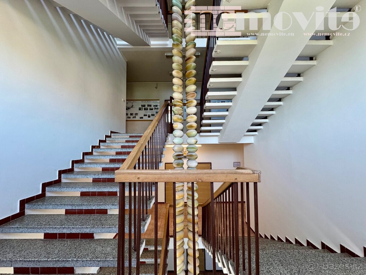 Pronájem kancelářských prostor v administrativní budově - H - 5