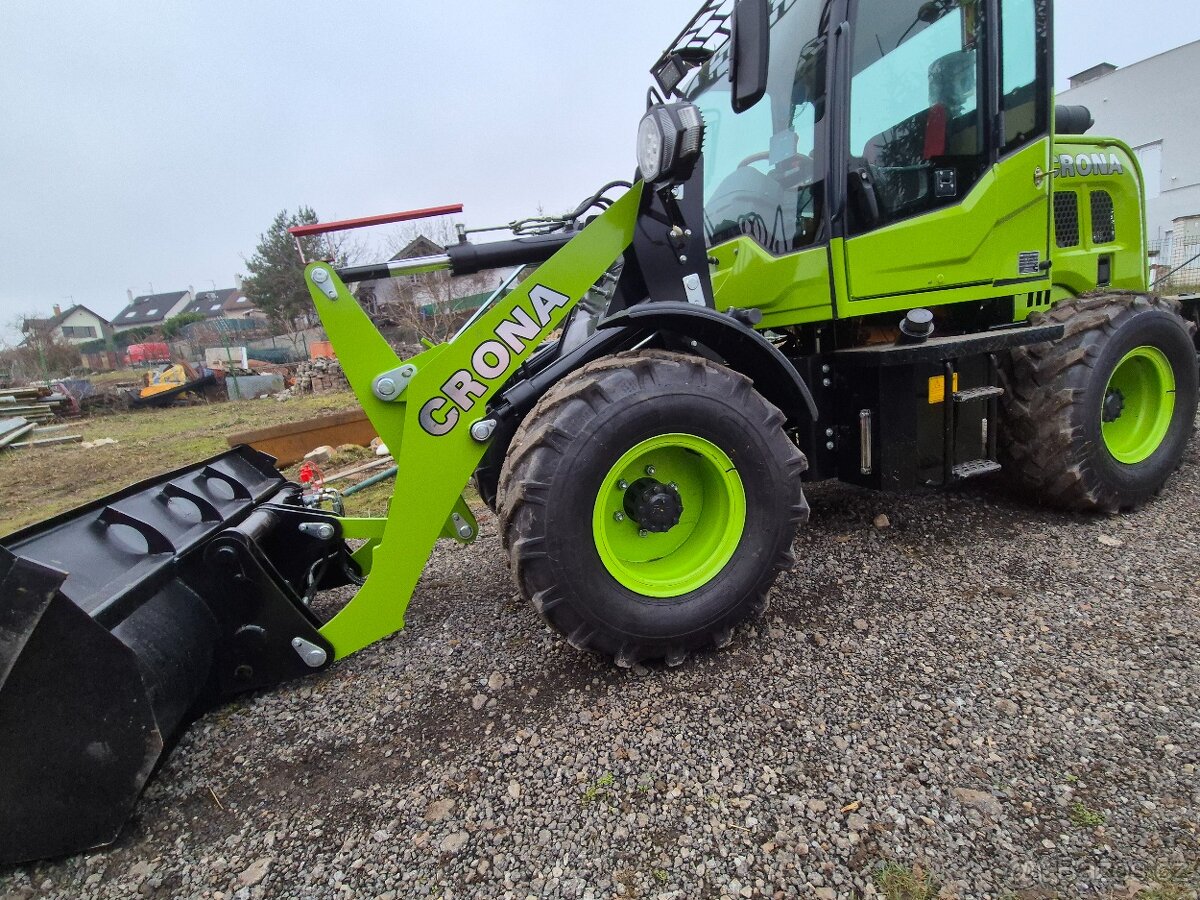 Nádherný nakladač 4x4 .vytápění. - 5