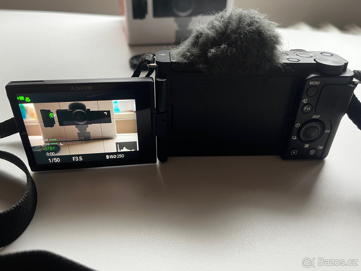 ZV-E10L (Black) + 16–50 mm OSS + Hama STAR - 5