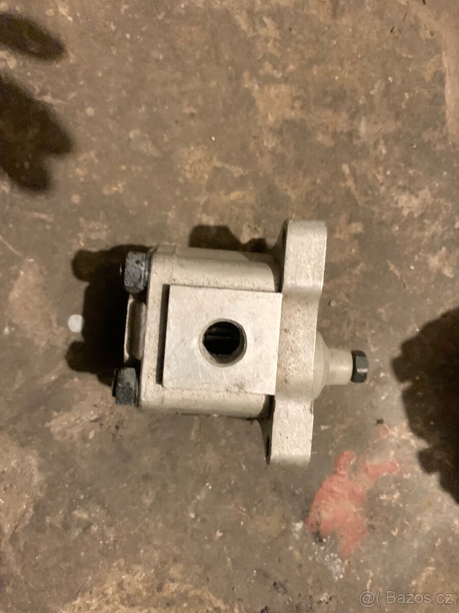 Malotraktor domaci výroby torzo a dily - 5