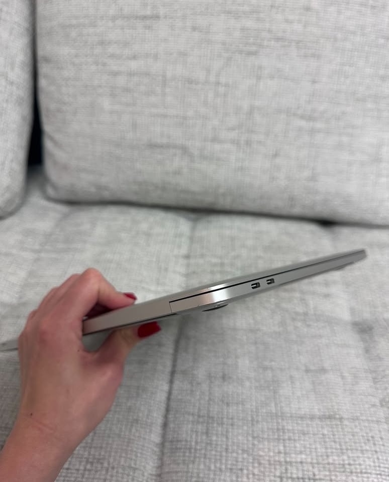 MacBook Pro 13¨ Retina Silver, i7, rok 2017, 16GB RAM, 1TB - 5