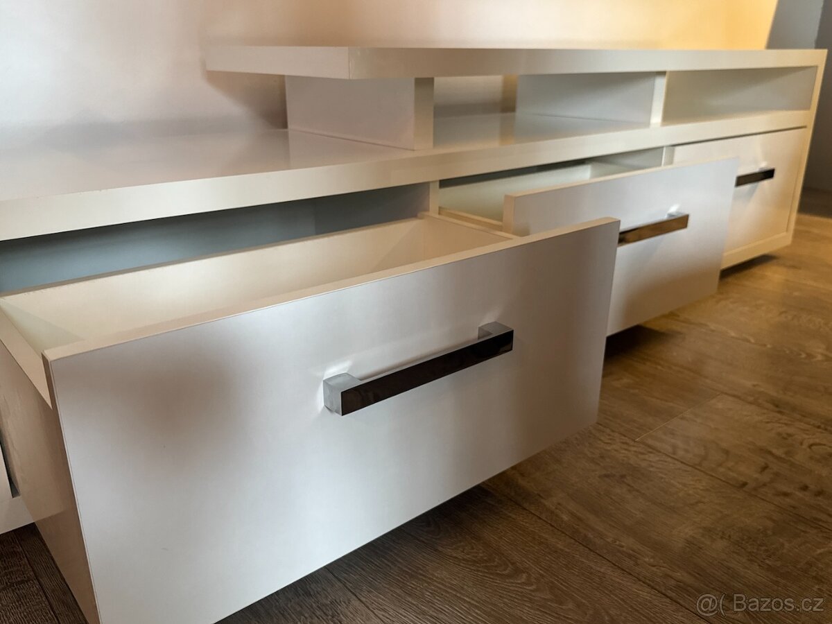 Prodám kvalitní robustní TV stolek – moderní design - 5