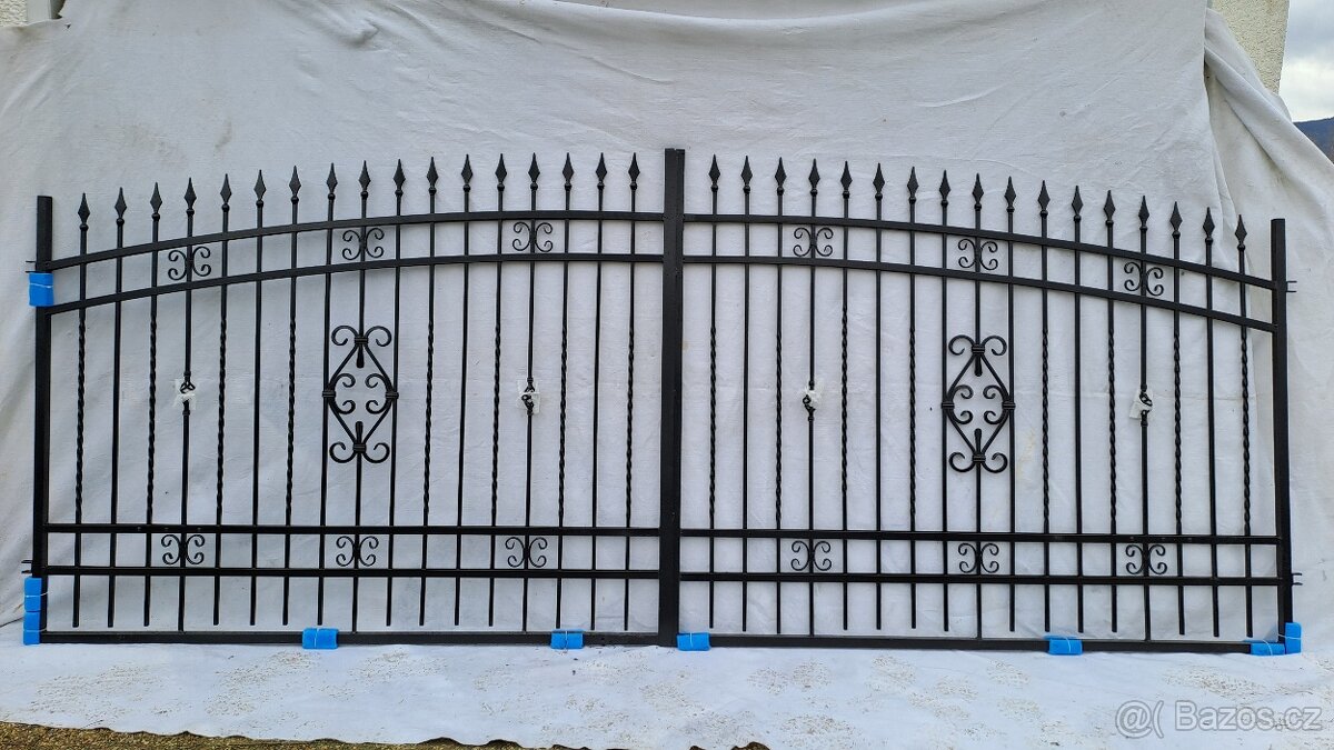 PLOT OPLOCENÍ BRÁNA VRATA - 5