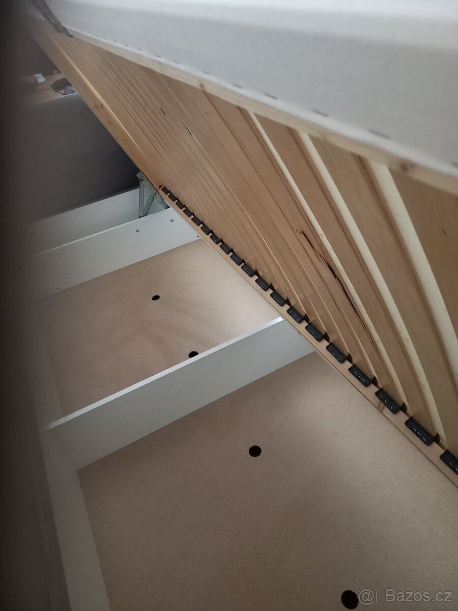 POSTEL - VELKY ÚLOŽNÝ PROSTOR - 5