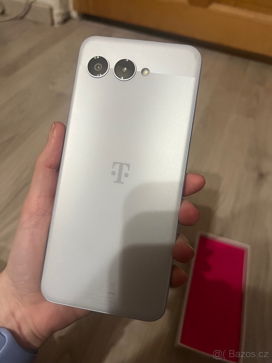 T Phone 3, Stříbrný - 5