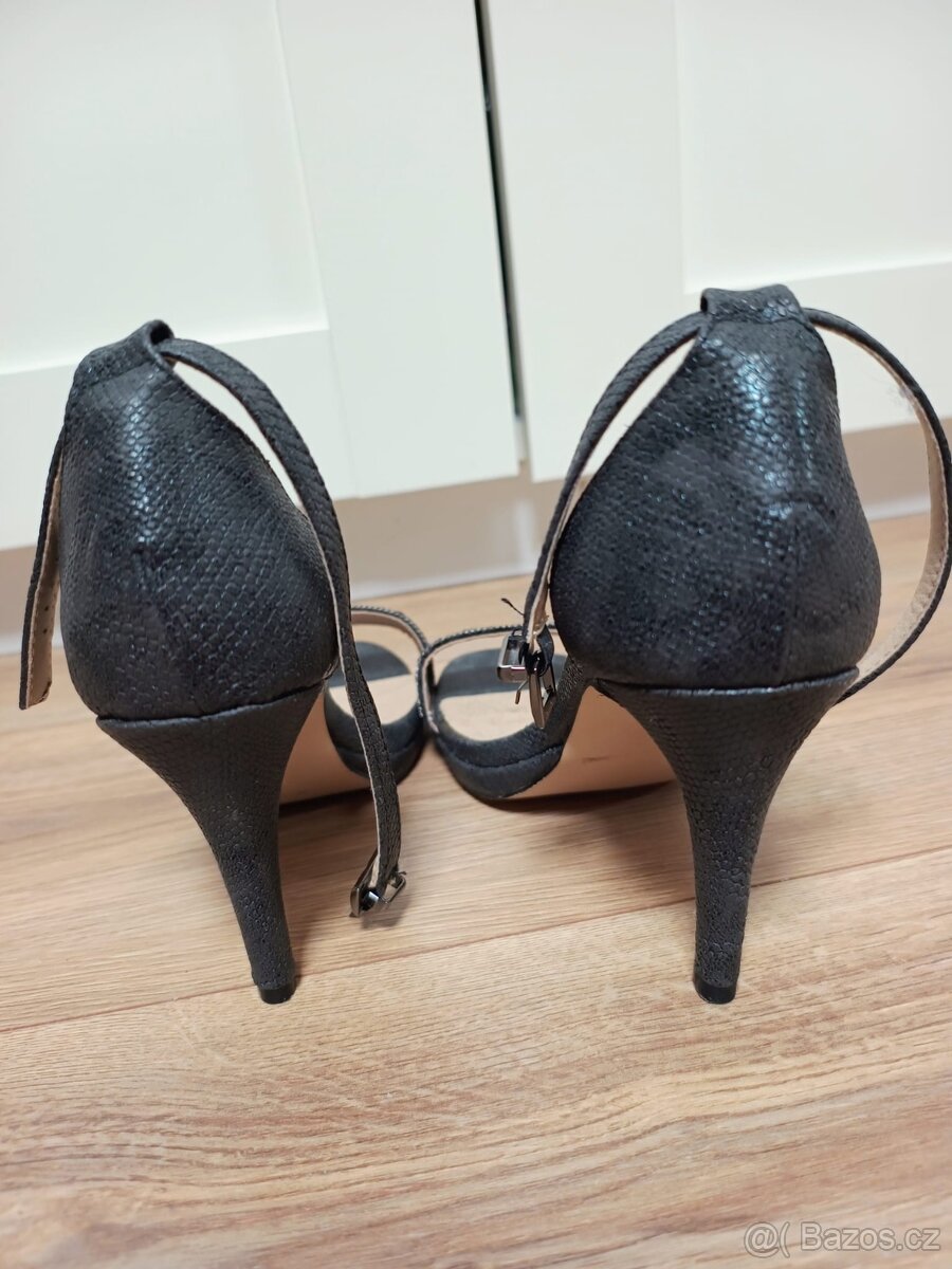 Nové zdobené sandály vel. 38 - 5