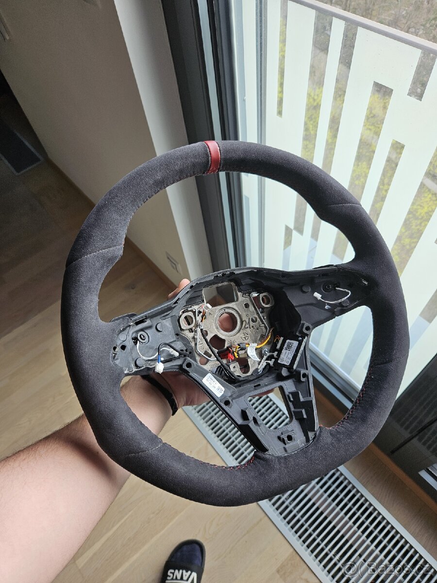 Volkswagen GOLF 8 - alkantarový volant - 5