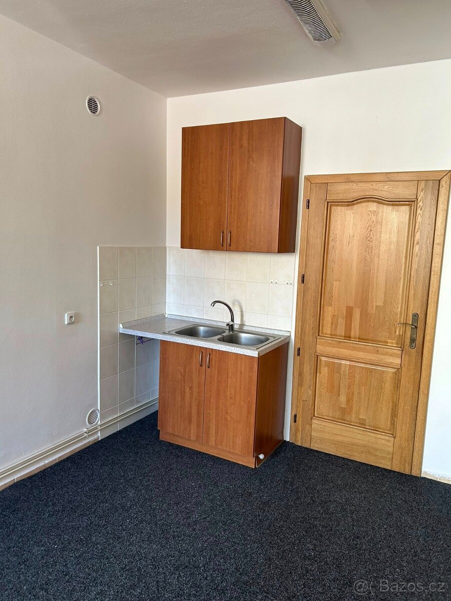 Nabízíme k pronájmu dva byty 2kk v Jemnici. - 5