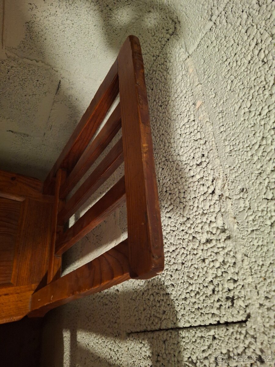 dřevěný jídelní stůl + 4 dřevěné židle - 5