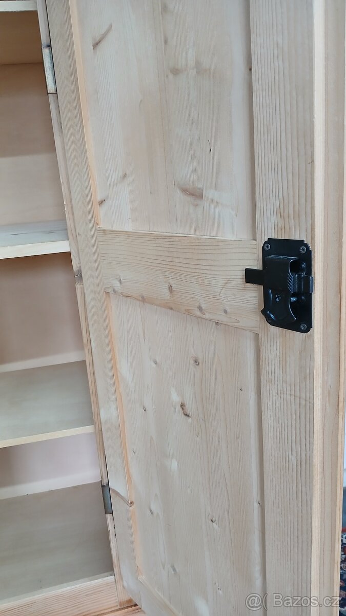 Celomasivní skříň s šuplíky - 5