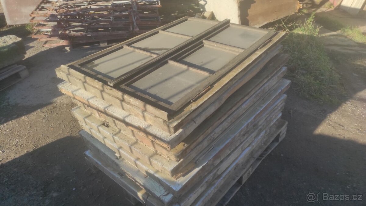 Staré dřevěné okno, 5 ks - 88x123 cm, dřevěná okna - 5