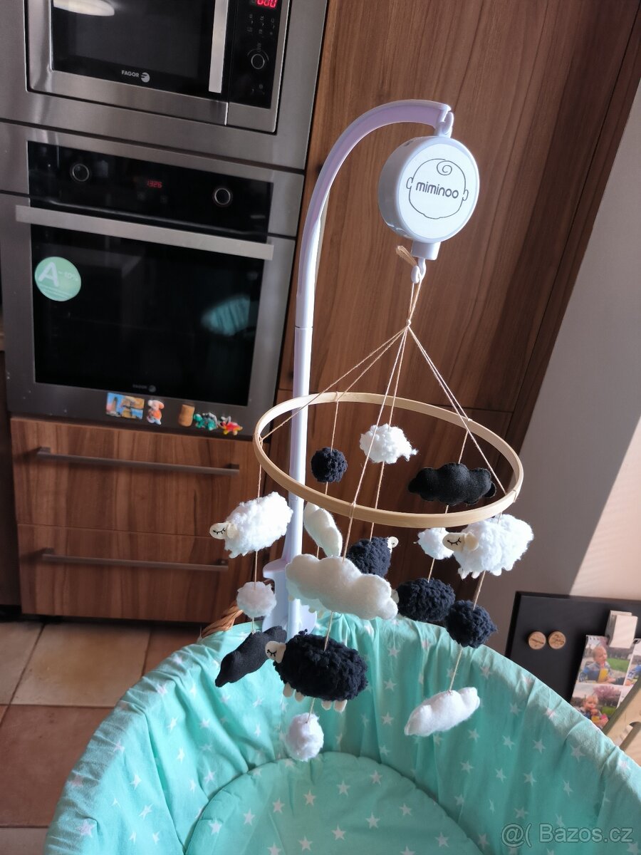 Věci po dětech - houpátko, koš atd. - 5