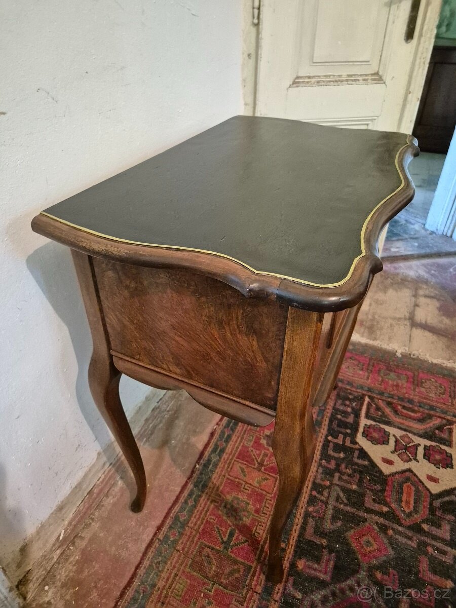 Starožitný odkládací stolek se šuplíkem ve stylu Chippendale - 5