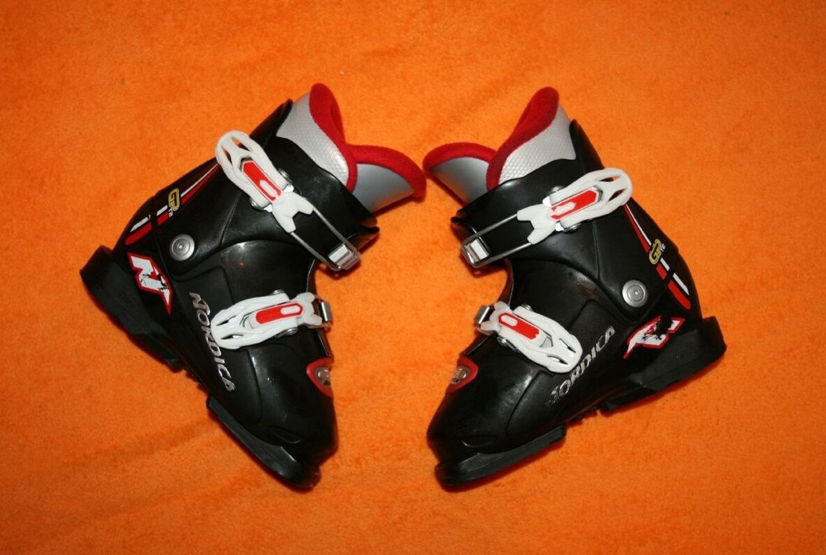 detské lyže atomic 70 cm , lyžáky - 5